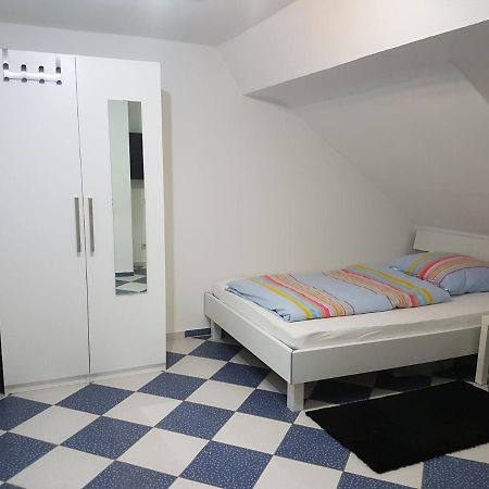 Ruhige Gemuetliche Ferienwohnung In Karlsruhe Daxlanden Fuer Monteure, Pendler, Geschaefsreisen, Wochenendreisen Luaran gambar