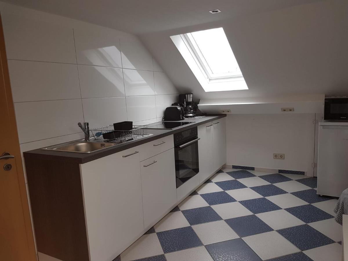 Ruhige Gemuetliche Ferienwohnung In Karlsruhe Daxlanden Fuer Monteure, Pendler, Geschaefsreisen, Wochenendreisen Luaran gambar