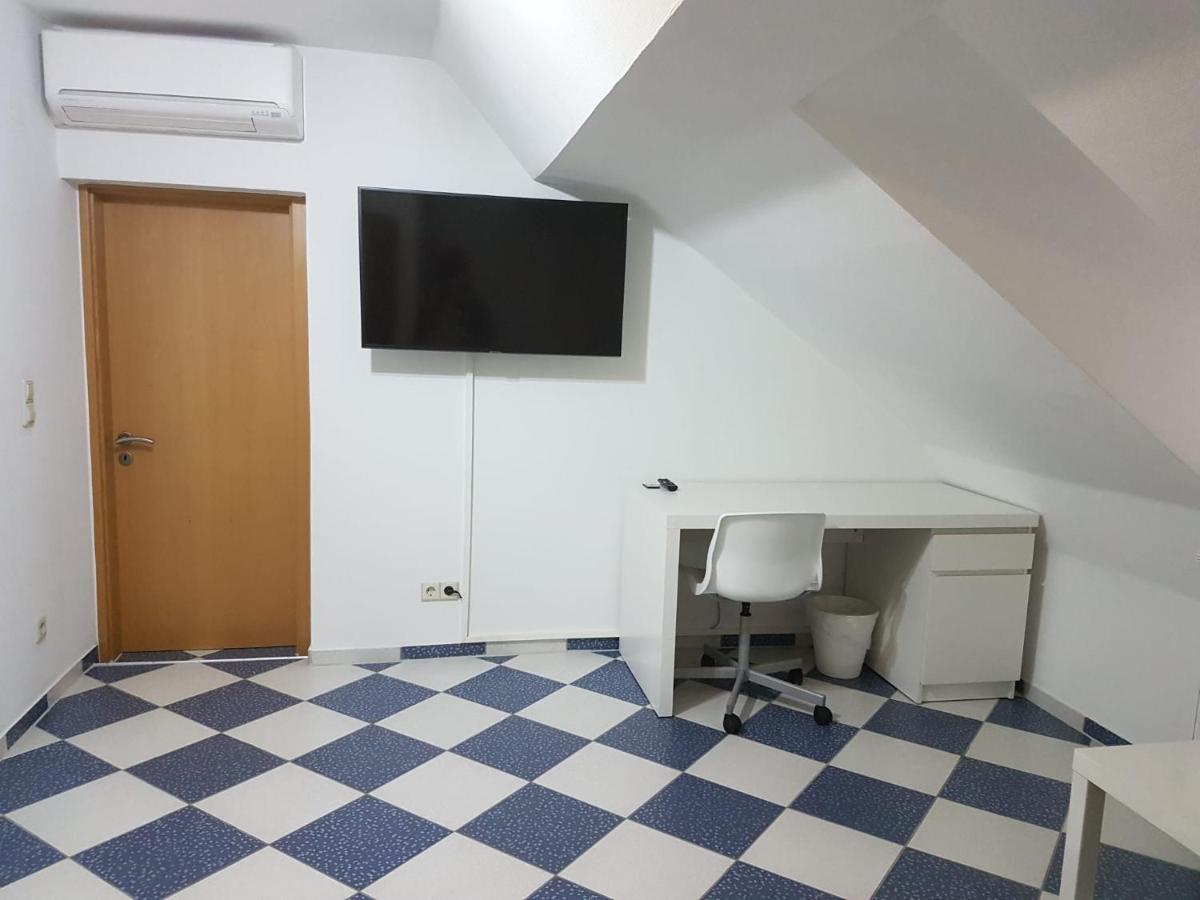 Ruhige Gemuetliche Ferienwohnung In Karlsruhe Daxlanden Fuer Monteure, Pendler, Geschaefsreisen, Wochenendreisen Luaran gambar