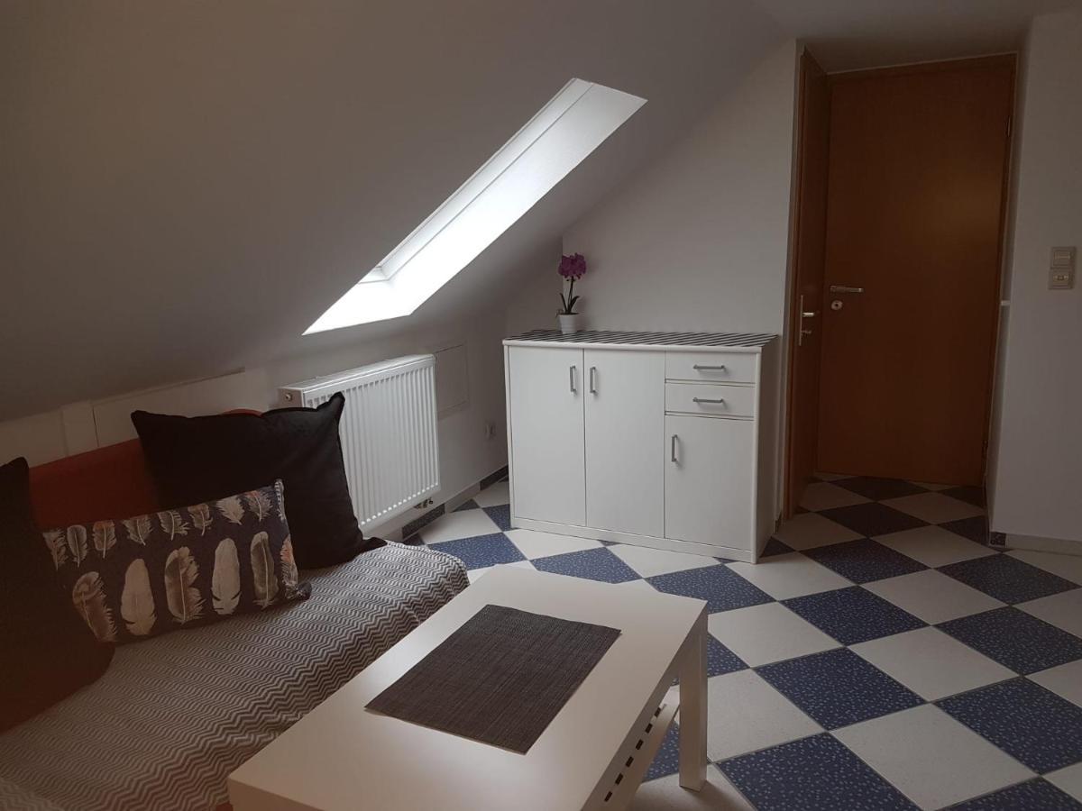 Ruhige Gemuetliche Ferienwohnung In Karlsruhe Daxlanden Fuer Monteure, Pendler, Geschaefsreisen, Wochenendreisen Luaran gambar