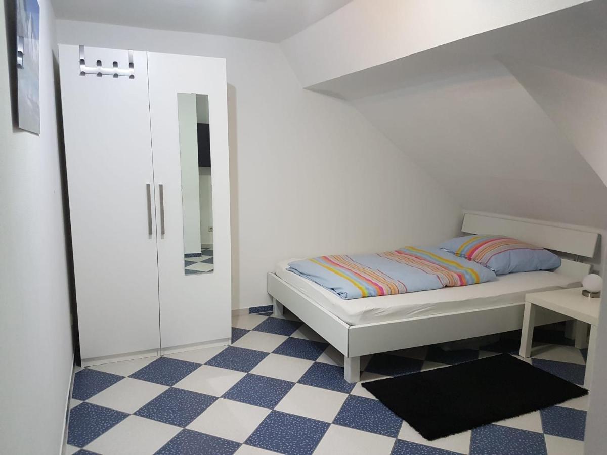 Ruhige Gemuetliche Ferienwohnung In Karlsruhe Daxlanden Fuer Monteure, Pendler, Geschaefsreisen, Wochenendreisen Luaran gambar