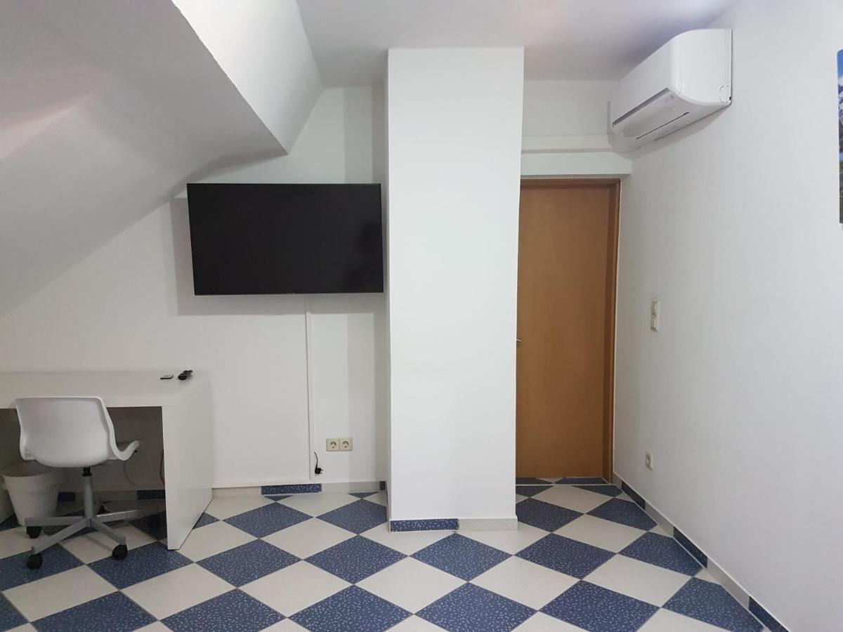 Ruhige Gemuetliche Ferienwohnung In Karlsruhe Daxlanden Fuer Monteure, Pendler, Geschaefsreisen, Wochenendreisen Luaran gambar